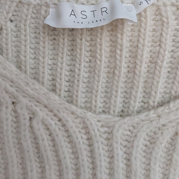 ASTR THE LABEL Mallory Off Shoulder Cream Ribbed Knit Sweater Crop Top  Small - Picture 9 of 11